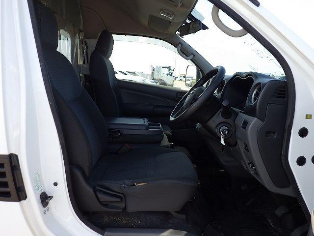 NISSAN NV350 CARAVAN 2017/9
