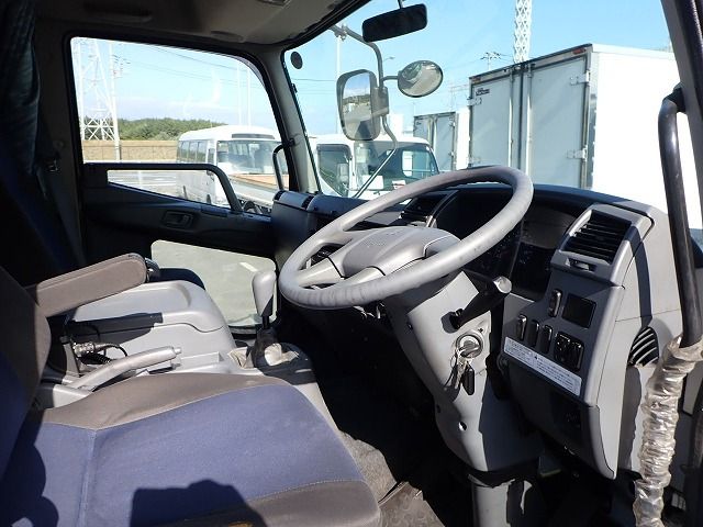 MITSUBISHI FIGHTER 2016/3