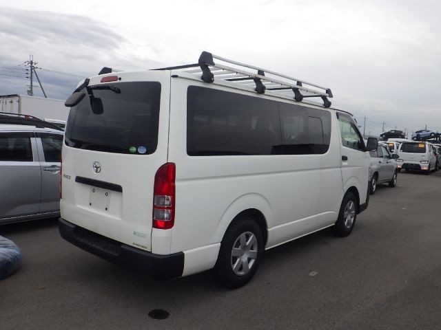 TOYOTA HIACE 2019/8