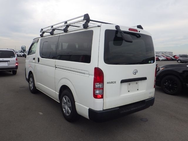 TOYOTA HIACE 2019/8