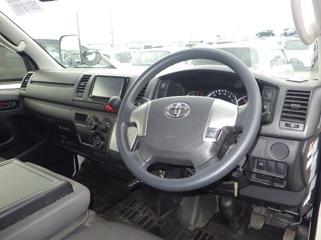 TOYOTA HIACE 2019/8