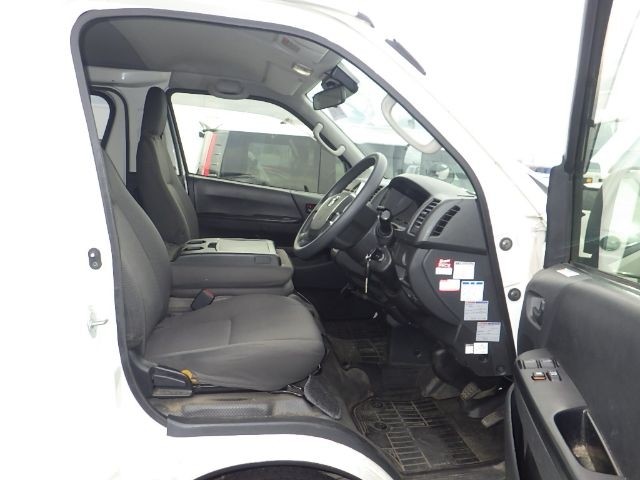 TOYOTA HIACE 2019/8