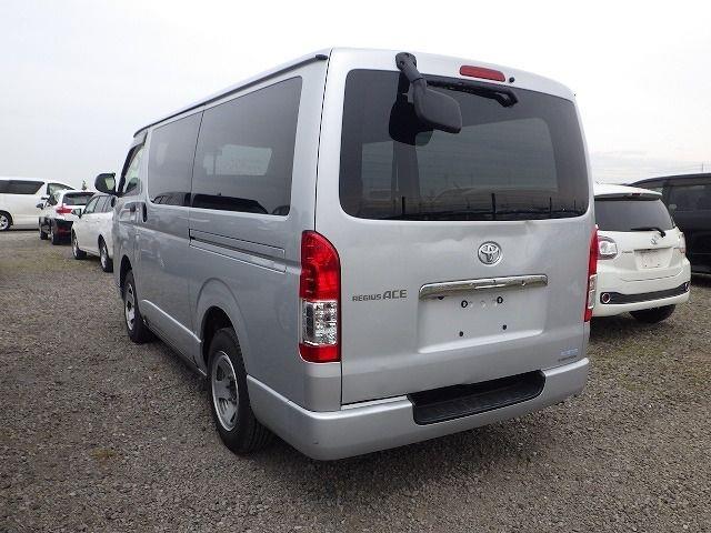 TOYOTA HIACE 2020/3