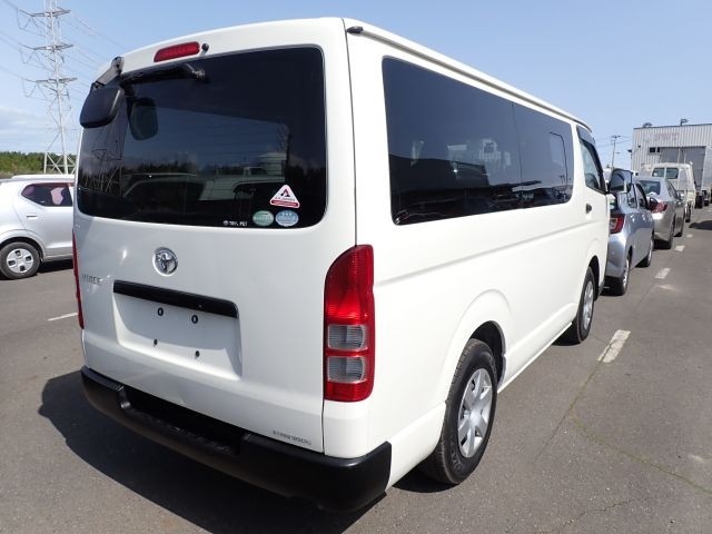 TOYOTA HIACE 2020/6