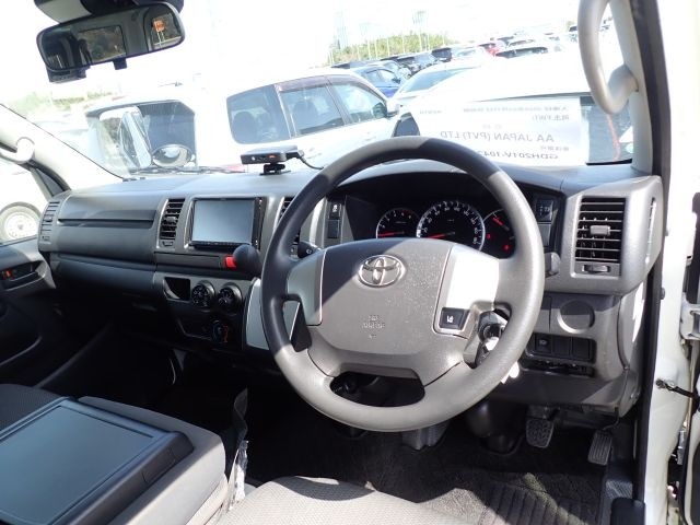 TOYOTA HIACE 2020/6