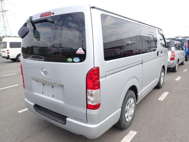 TOYOTA HIACE 2018/11