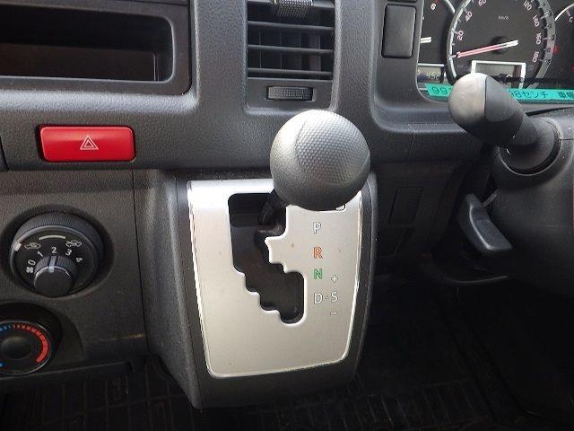 TOYOTA HIACE 2019/10