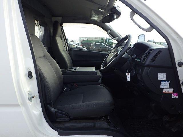 TOYOTA HIACE 2019/10