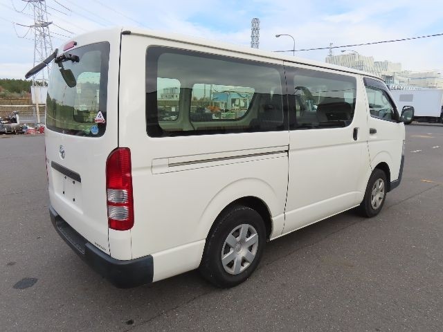 TOYOTA HIACE 2019/11