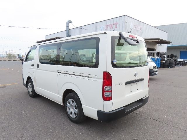 TOYOTA HIACE 2019/11