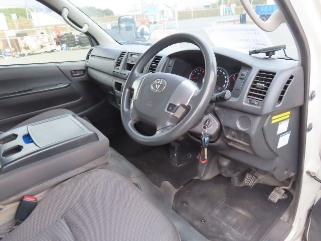 TOYOTA HIACE 2019/11