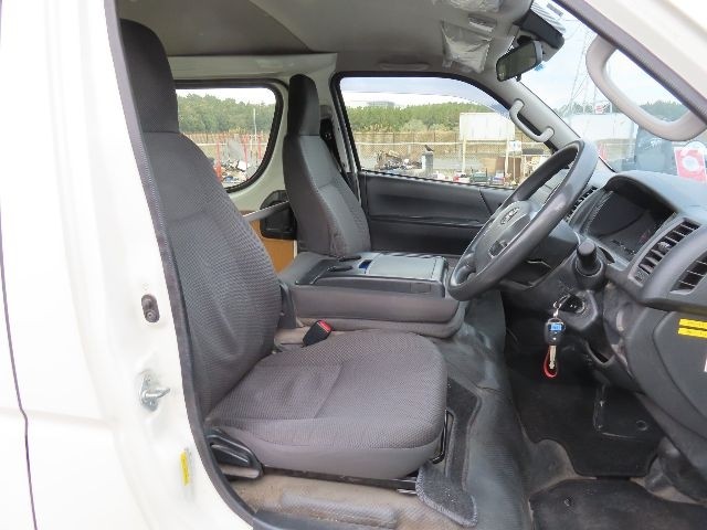 TOYOTA HIACE 2019/11