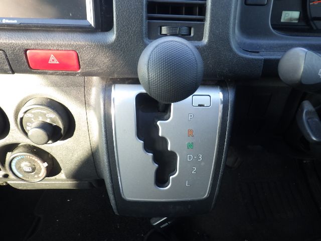 TOYOTA HIACE 2015/1