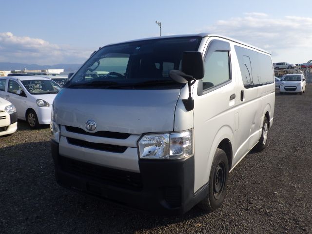 TOYOTA HIACE 2015/1