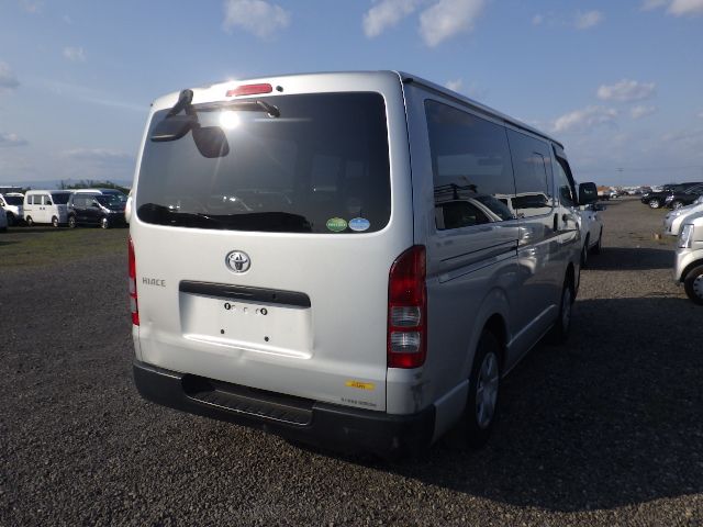 TOYOTA HIACE 2015/1