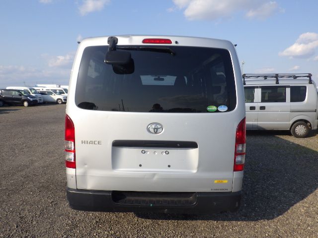 TOYOTA HIACE 2015/1