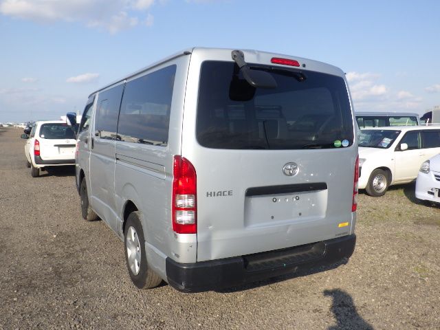TOYOTA HIACE 2015/1