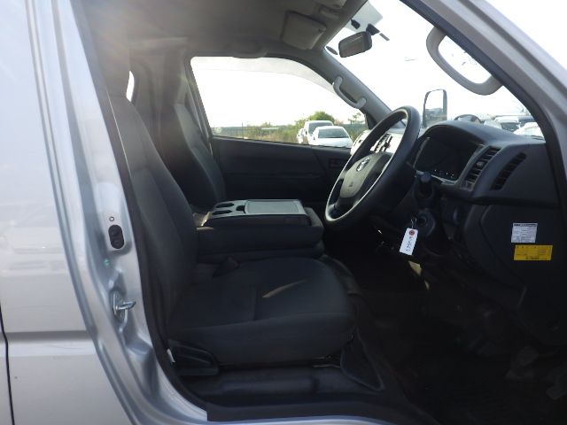 TOYOTA HIACE 2015/1