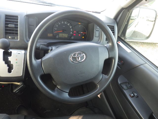 TOYOTA HIACE 2015/1