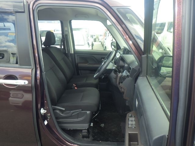 TOYOTA ROOMY 2019/6