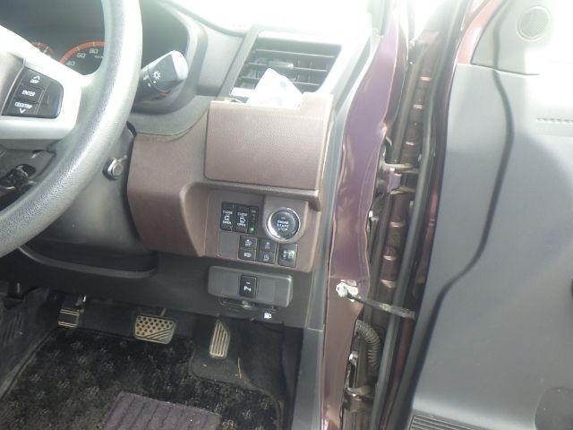 TOYOTA ROOMY 2019/6