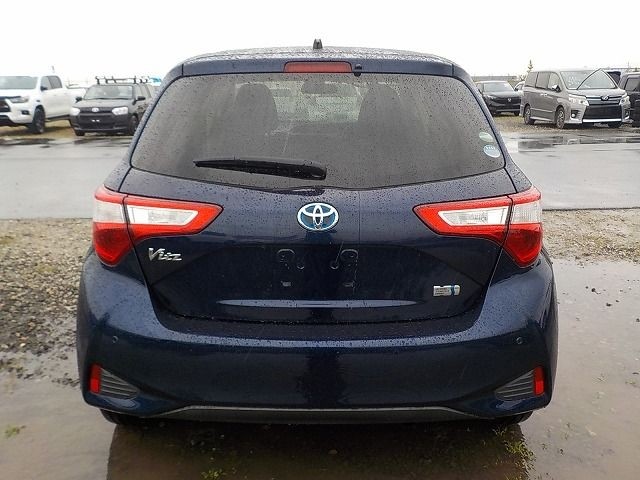 TOYOTA VITZ 2019/6