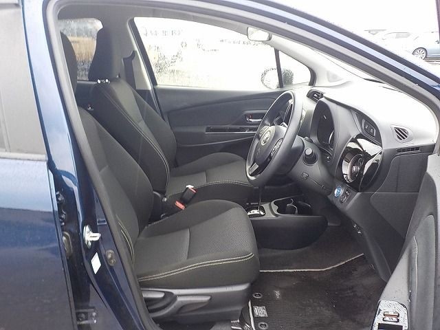 TOYOTA VITZ 2019/6