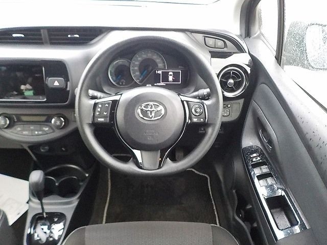 TOYOTA VITZ 2019/6