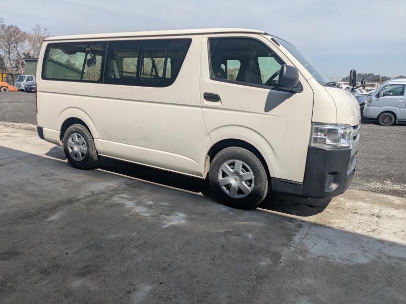 TOYOTA HIACE 2018/1