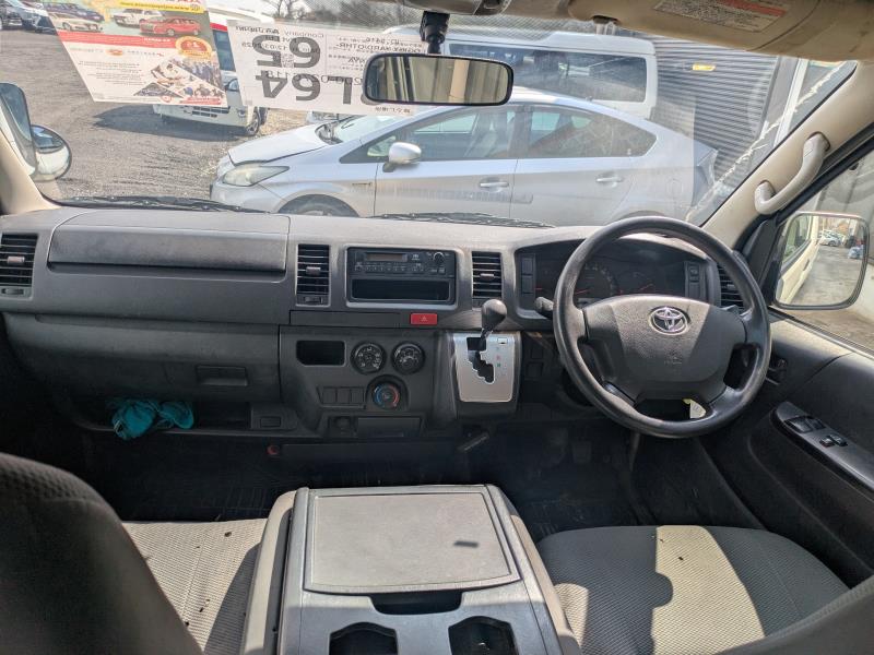 TOYOTA HIACE 2018/1
