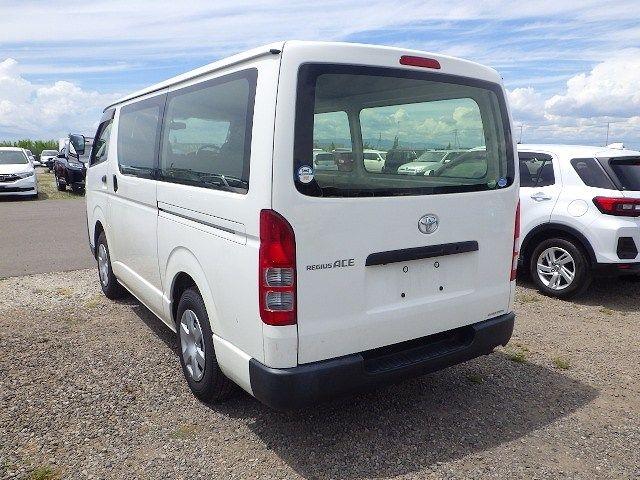 TOYOTA HIACE 2019/4