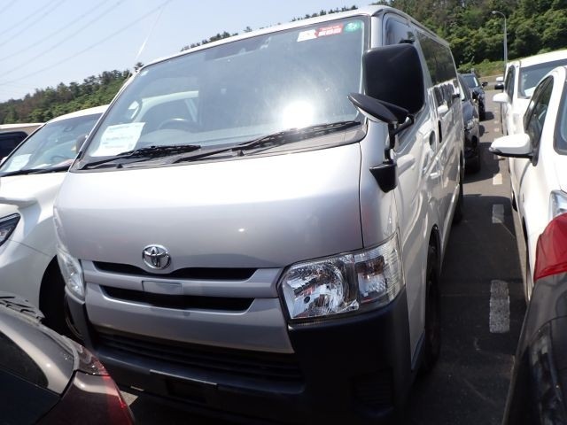 TOYOTA HIACE 2019/5