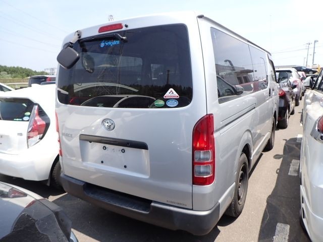TOYOTA HIACE 2019/5