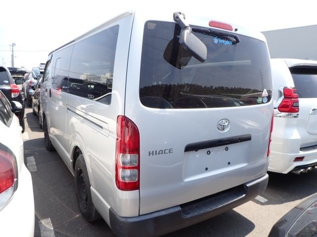 TOYOTA HIACE 2019/5