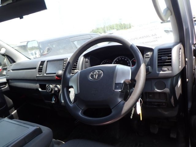 TOYOTA HIACE 2019/5