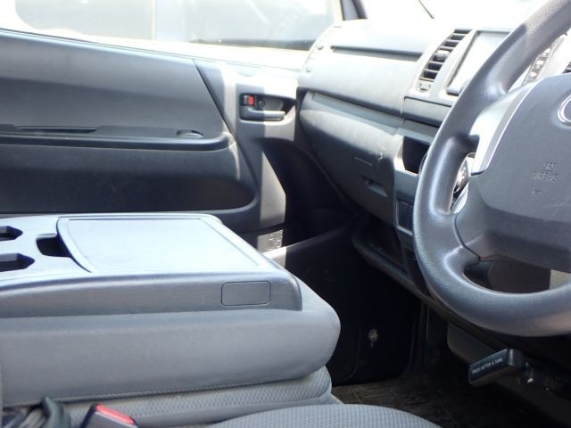 TOYOTA HIACE 2019/5