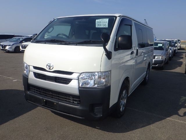 TOYOTA HIACE 2020/8