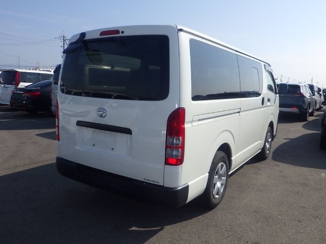 TOYOTA HIACE 2020/8