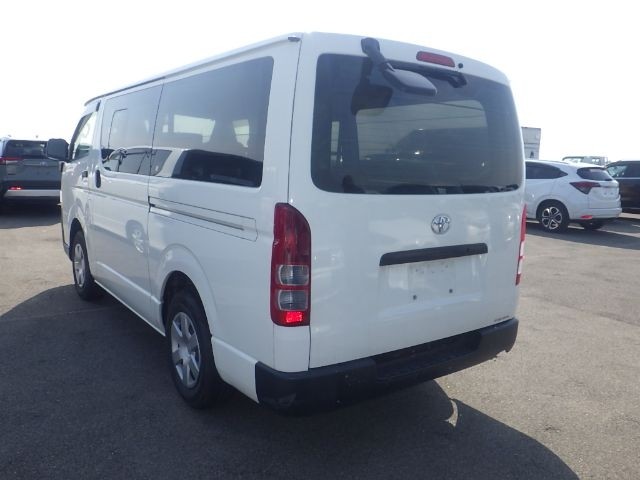 TOYOTA HIACE 2020/8