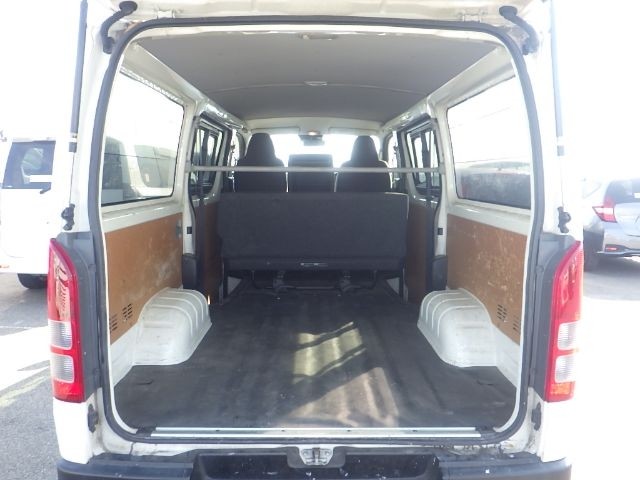 TOYOTA HIACE 2020/8