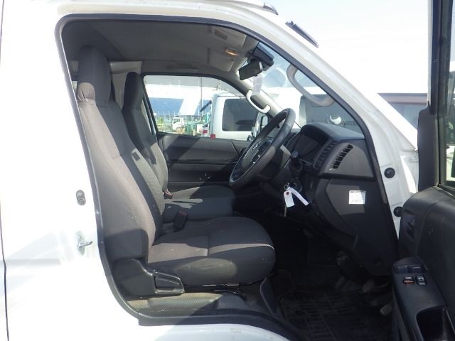 TOYOTA HIACE 2020/8