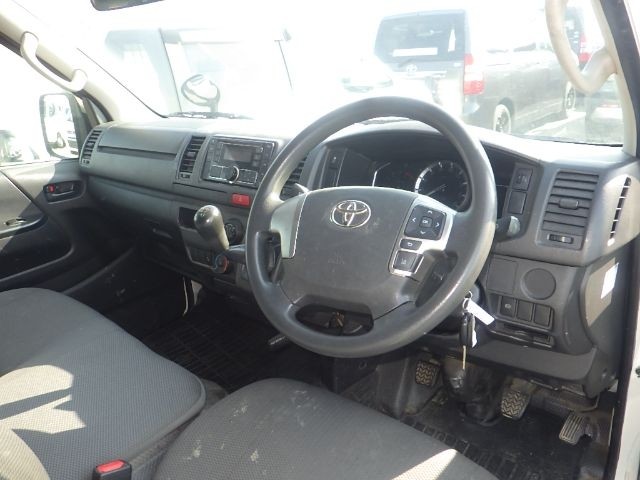 TOYOTA HIACE 2020/8