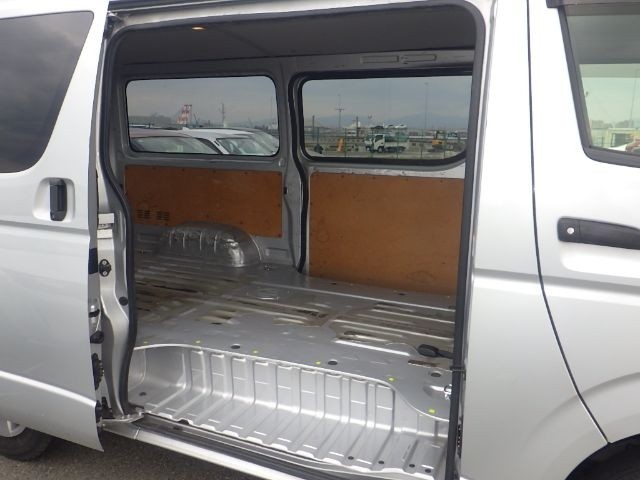 TOYOTA HIACE 2019/9