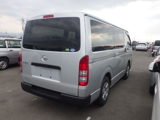 TOYOTA HIACE 2019/9