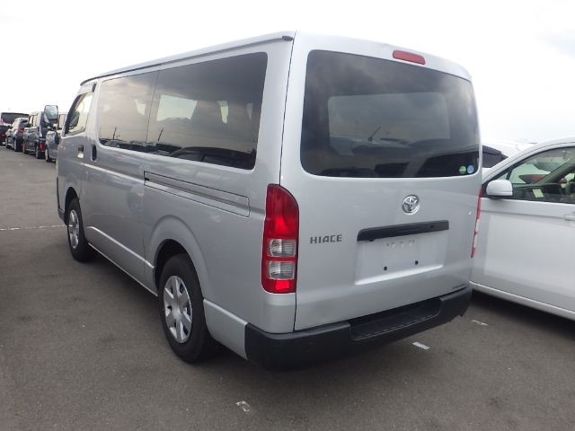 TOYOTA HIACE 2019/9