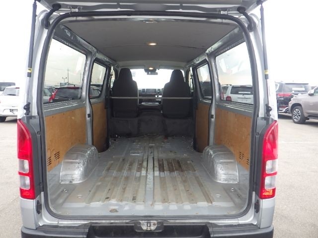 TOYOTA HIACE 2019/9