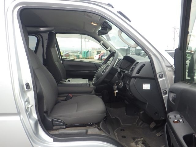 TOYOTA HIACE 2019/9