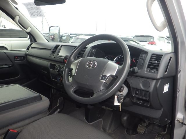 TOYOTA HIACE 2019/9