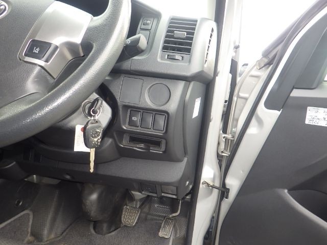 TOYOTA HIACE 2019/9