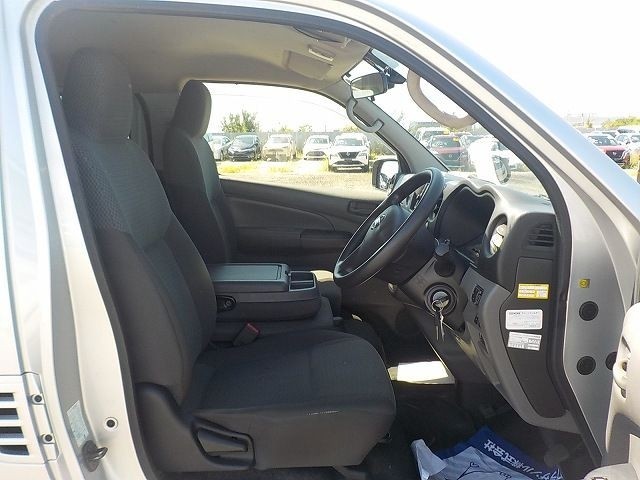 NISSAN NV350 CARAVAN VAN 2019/6